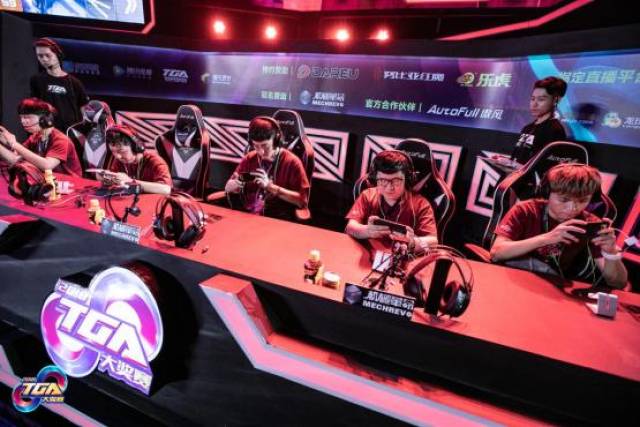 湖人官宣的 湖人官宣的