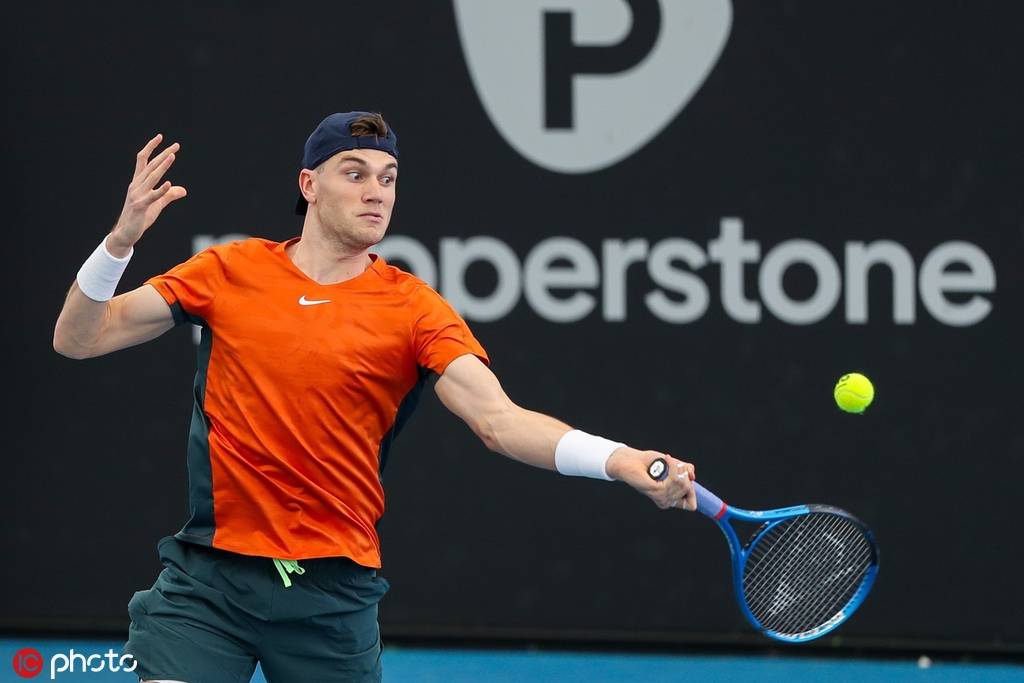 力稍逊于小 力稍逊于小